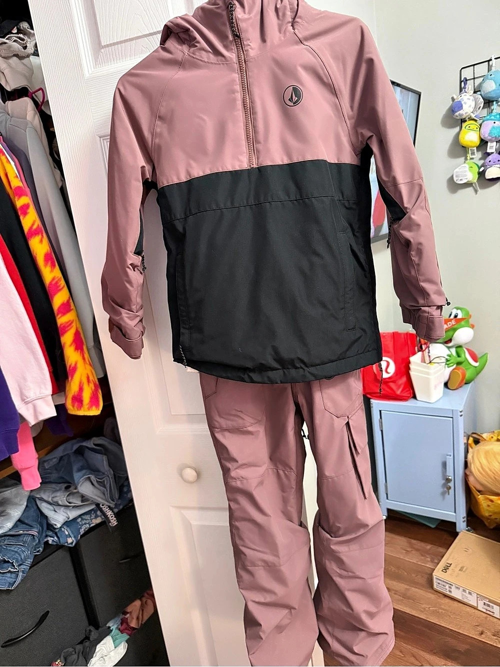 Volcom Fern Insulated Gore-Tex Pullover & Bib Set Pink & Black Medium